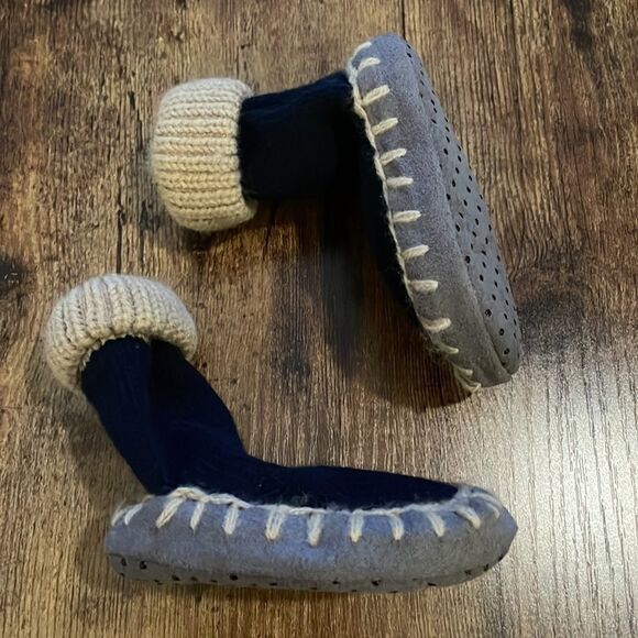 Infant Slipper Socks. Size 18-24 M. - Picture 3 of 5